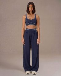 Spodnie dresowe Oversize Track Pant - Granatowy. Niebieskie spodnie dresowe damskie JOY STUDIO, l, bez wzorów, z dresówki, na fitness i siłownię. Za 288.00 zł.