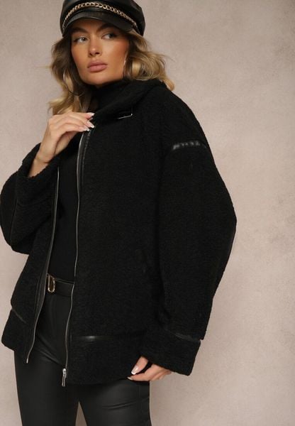 Czarna Futerkowa Kurtka o Kroju Oversize z Wysokim Kołnierzem z Paskiem z Klamerką Toriara. Czarne kurtki damskie Renee, l, bez wzorów, bez kaptura. Za 299.99 zł.