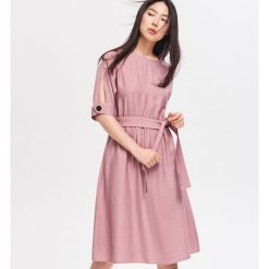 Wiskozowa sukienka - Pomarańczo. Sukienki damskie marki Reserved. Za 159.99 zł.