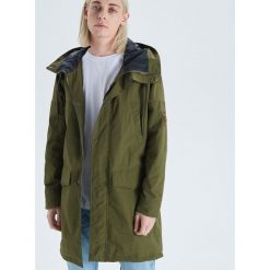Płaszcz o kroju oversize - Khaki. Płaszcze męskie marki Cropp. Za 199.99 zł.