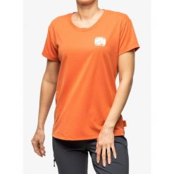 Koszulka damska Helly Hansen Skog Recycled Graph. Brązowe koszulki sportowe damskie Helly Hansen, bez wzorów, bez kołnierzyka, bez ramiączek. Za 114.99 zł.