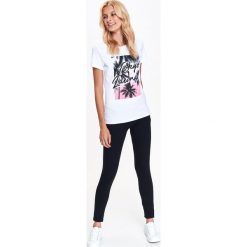 T-SHIRT DAMSKI Z NADRUKIEM. T-shirty damskie TROLL. W wyprzedaży za 19.99 zł.