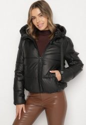 Czarna Pikowana Kurtka Puffer z Kapturem i Ozdobnymi Taśmami Relania. Czarne kurtki damskie Born2be, l, bez wzorów, z dzianiny, z kapturem. Za 169.99 zł.