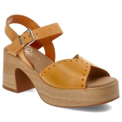 Żółte Sandały Yokono Stylowe Obuwie Damskie Na Obcasie. Żółte klapki damskie Yokono, bez wzorów, ze skóry, bez obcasa, na obcasie, bez zapięcia. Za 279.00 zł.