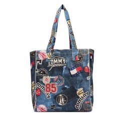 Torebka Tommy Jeans. Niebieskie torebki do ręki damskie Tommy Jeans, bez wzorów, z jeansu, bez dodatków. Za 449.99 zł.