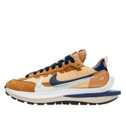 Buty do chodzenia dla dorosłych Nike Sacai Vaporwaffle Tan Blue Sesame. Brązowe obuwie sportowe damskie Nike, bez wzorów, z nylonu, tenisowe. Za 3,339.00 zł.