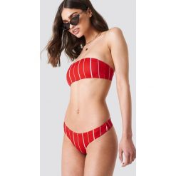 Kristin Sundberg for NA-KD Dół bikini stringi KS - Red. Bikini damskie marki Kristin Sundberg for NA-KD. W wyprzedaży za 36.47 zł.