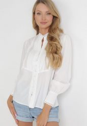 Biała Koszula ze Stójką i Koronkowymi Tasiemkami Falia. Białe bluzki damskie Born2be, l, bez wzorów, z koronki, bez kołnierzyka, bez ramiączek. Za 139.99 zł.