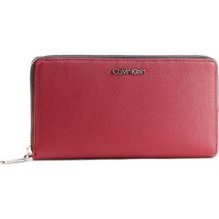 Duży Portfel Damski CALVIN KLEIN - Tack Large Ziparound Xl K60K604862 242. Czerwone portfele damskie Calvin Klein, ze skóry ekologicznej. Za 299.00 zł.