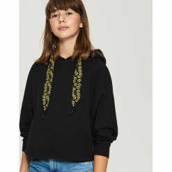 Bluza z nadrukiem Batman - Czarny. Bluzy damskie marki Sinsay. Za 69.99 zł.