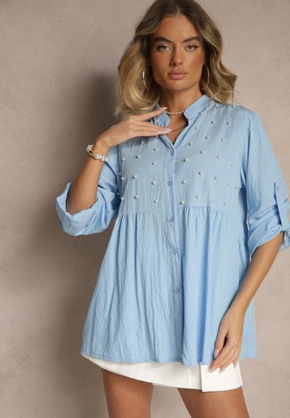 Jasnoniebieska Koszula z Wiskozą i Perełkami Tanathiel. Niebieskie bluzki damskie Renee, z aplikacjami, z jeansu, eleganckie, bez kołnierzyka, bez ramiączek. Za 89.99 zł.