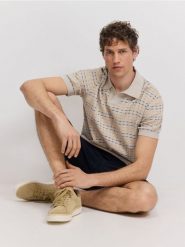 Zamszowe trampki - beżowy. Brązowe trampki męskie Reserved, bez wzorów, z zamszu, sportowe, bez zapięcia. Za 199.99 zł.