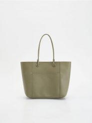 Torebka shopper - ciemnozielony. Zielone torebki shopper damskie Reserved, bez wzorów, ze skóry, klasyczne, bez dodatków. W wyprzedaży za 69.99 zł.