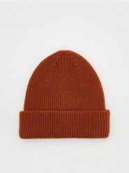 Czapka beanie - miedziany. Brązowe czapki i kapelusze męskie Reserved, bez wzorów. W wyprzedaży za 12.99 zł.