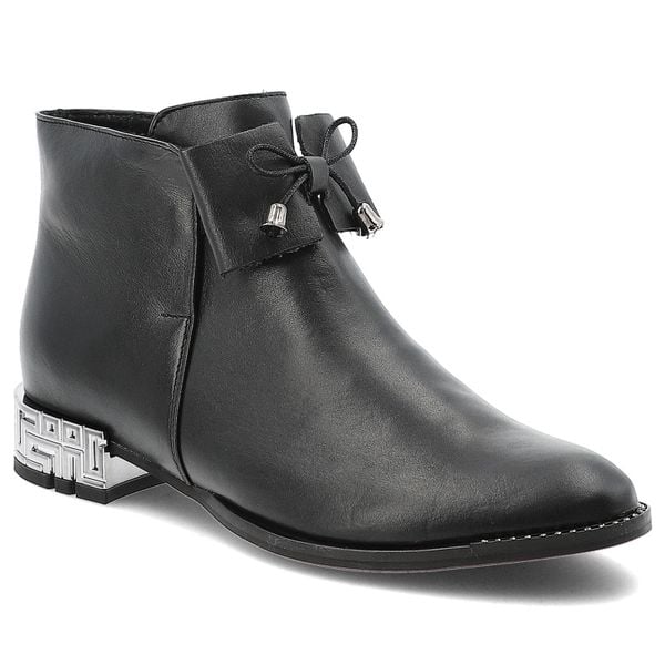 Czarne Botki Armodo Eleganckie Obuwie Damskie. Czarne kozaki damskie Armodo, bez obcasa. Za 407.99 zł.