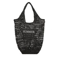 Torebka DeeZee. Czarne torebki do ręki damskie DeeZee, bez wzorów, bez dodatków. Za 129.99 zł.