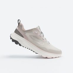 Buty do biegania damskie Kiprun JF190 Grip. Białe obuwie sportowe damskie KALENJI, bez wzorów, do biegania. Za 189.99 zł.
