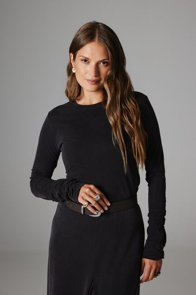 BLUZKA BEVERLY CZARNA XS - Flawless. Czarne bluzki damskie Flawless, xs, bez wzorów, z dzianiny, bez kołnierzyka, bez ramiączek. Za 257.00 zł.