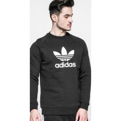 Adidas Originals - Bluza Trefoil Crew. Czarne bluzy męskie adidas Originals, z nadrukiem, z bawełny. W wyprzedaży za 219.90 zł.