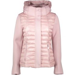 Kurtka przejściowa w kolorze jasnoróżowym. Czerwone kurtki damskie Winter Selection, bez wzorów, bez kaptura. W wyprzedaży za 220.95 zł.
