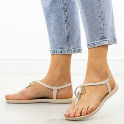 Beżowe płaskie japonki damskie Ipanema Vibe 83656. Czarne klapki damskie Ipanema, z aplikacjami, z gumy, bez obcasa, na płaskiej podeszwie, bez zapięcia. W wyprzedaży za 125.10 zł.