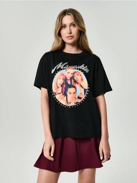 Koszulka z nadrukiem Maneskin - czarny. Czarne t-shirty damskie Sinsay, l, bez wzorów, bez kołnierzyka. Za 49.99 zł.