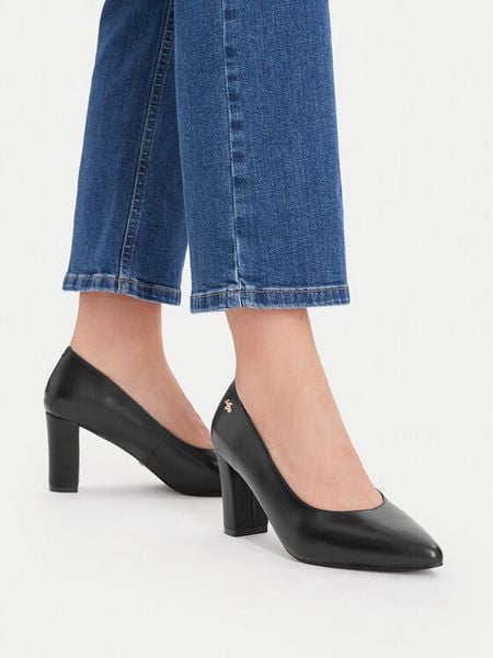 MEXX Czółenka EO-WS3990-01 Czarny. Czarne czółenka damskie Mexx, bez wzorów, bez obcasa, bez zapięcia. Za 299.99 zł.