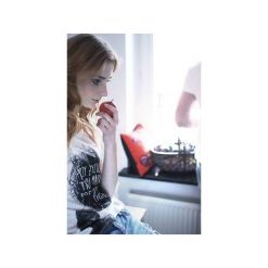T-shirt Damski by Marta Frej POEZJA I PROZAK. Białe t-shirty damskie Cadoaccessories, z nadrukiem, z bawełny, z klasycznym kołnierzykiem. Za 69.00 zł.