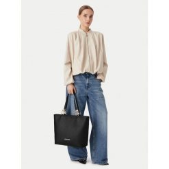 Torebka LOVE MOSCHINO. Czarne torebki do ręki damskie Love Moschino, bez wzorów, bez dodatków. Za 1,009.00 zł.