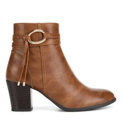 Botki Clara Barson. Brązowe botki damskie Clara Barson, bez obcasa, na słupku, bez zapięcia. Za 169.99 zł.