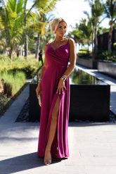 Długa sukienka na wesele rozkloszowana na ramiączkach fuksja. Czerwone sukienki damskie Sukienki.shop, na co dzień, l, z aplikacjami, z elastanu, eleganckie, bez kołnierzyka, bez ramiączek, maxi, proste. Za 389.00 zł.