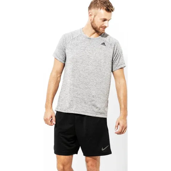 Adidas Koszulka D2M Tee Ht , szary, rozmiar XXL. Szare koszulki sportowe męskie Adidas, m, bez wzorów, z materiału, bez kołnierzyka, bez ramiączek, climacool (adidas). W wyprzedaży za 99.99 zł.