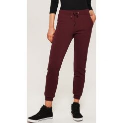 Dresowe joggery - Bordowy. Czerwone spodnie dresowe damskie House, z dresówki. Za 59.99 zł.