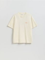 T-shirt comfort z nadrukiem na plecach - złamana biel. T-shirty męskie Reserved, l, bez wzorów, z bawełny, bez kołnierzyka. Za 69.99 zł.