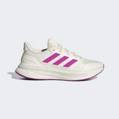 Buty do biegania Ultrarun 5 W. Białe obuwie sportowe damskie Adidas, bez wzorów, z materiału, do biegania. Za 288.50 zł.