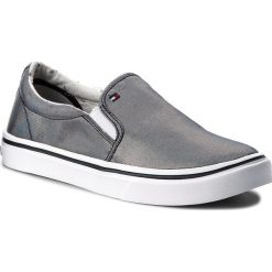 Tenisówki TOMMY HILFIGER - Metallic Light Weight FW0FW03029 Midnight 403. Niebieskie półbuty damskie Tommy Hilfiger, bez wzorów, z gumy, bez obcasa, na płaskiej podeszwie, bez zapięcia. W wyprzedaży za 209.00 zł.