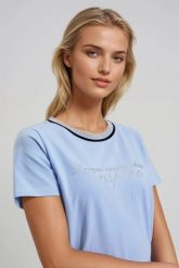 Bluzka z napisem błękitna. Niebieskie bluzki damskie MOODO, l, bez wzorów, z bawełny, bez kołnierzyka, bez ramiączek. Za 59.99 zł.