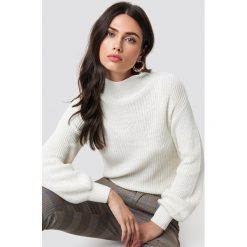 Rut&Circle Sweter w prążki Quini - White. Swetry damskie marki Rut&Circle. Za 121.95 zł.