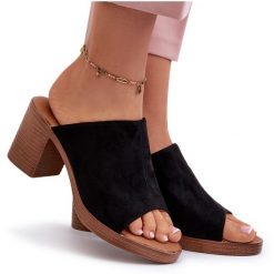 Eleganckie Lekkie Klapki Damskie Na Obcasie Czarne Varnila. Czarne klapki damskie bez wzorów, eleganckie, bez obcasa, na obcasie. Za 170.94 zł.