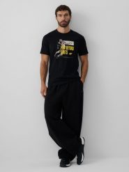 4F T-shirt regular z nadrukiem męski - czarny L. Czarne t-shirty męskie 4f, l, bez wzorów, z bawełny, klasyczne, bez kołnierzyka. Za 79.99 zł.