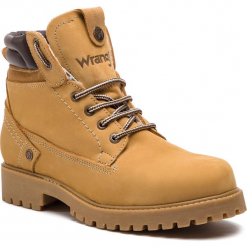 Trapery WRANGLER - Creek Fur WM182001 Tan Yellow 24. Żółte śniegowce i trapery męskie Wrangler, z nubiku. W wyprzedaży za 299.00 zł.