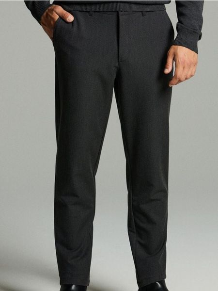 Eleganckie spodnie chino slim - szary. Szare eleganckie spodnie męskie Sinsay, bez wzorów. Za 69.99 zł.
