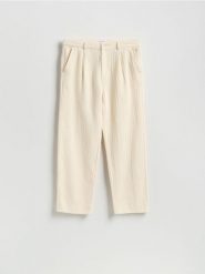 Strukturalne spodnie chino - złamana biel. Spodnie materiałowe męskie Reserved, l, bez wzorów, z bawełny. Za 149.99 zł.