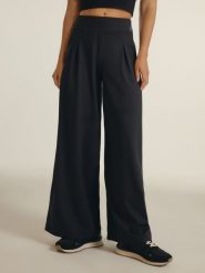4F Spodnie z szerokimi nogawkami damskie 4F x Anna Lewandowska - czarne XL. Czarne spodnie dresowe damskie 4f, l, bez wzorów, z dresówki, do biegania. Za 189.99 zł.