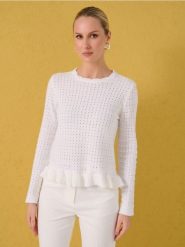 Ażurowy sweter z ozdobną falbanką - kremowy. Białe swetry damskie Sinsay, l, w ażurowe wzory, bez kołnierzyka, bez ramiączek, bez kaptura. Za 49.99 zł.