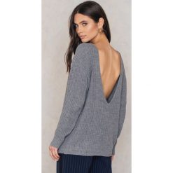 Glamorous Sweter Cosy - Grey. Szare swetry damskie marki Glamorous, bez wzorów, z dzianiny, bez kołnierzyka, bez ramiączek. W wyprzedaży za 42.58 zł.