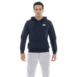 Bluza z bawełna z kaptur na trening na co dzień. Niebieskie bluzy męskie LEONE 1947 APPAREL, z bawełny, bez zapięcia, na fitness i siłownię. W wyprzedaży za 147.35 zł.