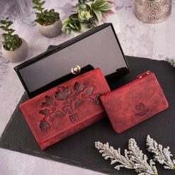 Zestaw prezentowy dla niej portfel damski skórzany T-05-RD i etui T-51-RD. Portfele damskie Paolo Peruzzi, bez wzorów. Za 178.53 zł.