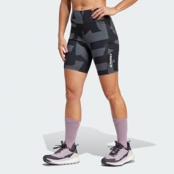 Szorty Terrex Multi 8-Inch Tight Printed. Czarne szorty sportowe damskie Adidas, bez wzorów, z materiału, sportowe, trekkingowe. Za 279.00 zł.