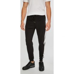 Brave Soul - Spodnie. Czarne spodnie materiałowe męskie Brave Soul, m, bez wzorów, z bawełny, casualowe. W wyprzedaży za 69.90 zł.